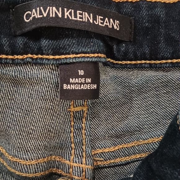Calvin Klein Shorts 2 identical pair - Picture 6 of 7
